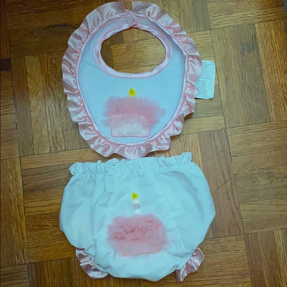 Lil’ Cupcake Pink & White bloomer and bib